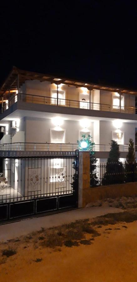 Vila Ervin Second Floor Ксамил Экстерьер фото